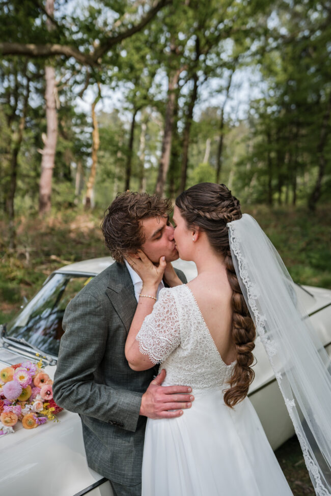 Een bruiloft midden in het bos in Lage Vuursche! -Emma Susan Fotografie