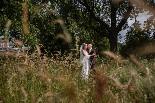 Een liefdevolle bruiloft in de mooie stad Gorinchem! -Emma Susan Fotografie