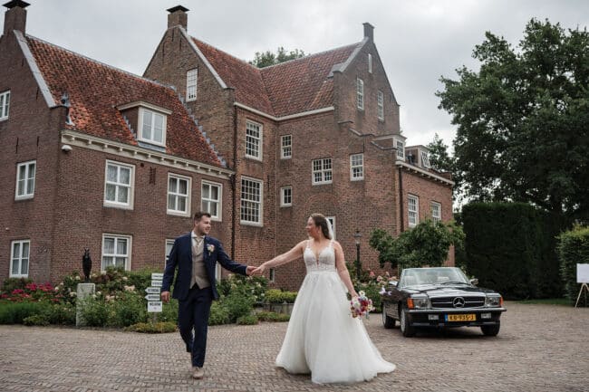 Een kleurrijke bruiloft op het kasteel de Landgoederen Bunnik-Emma Susan Fotografie