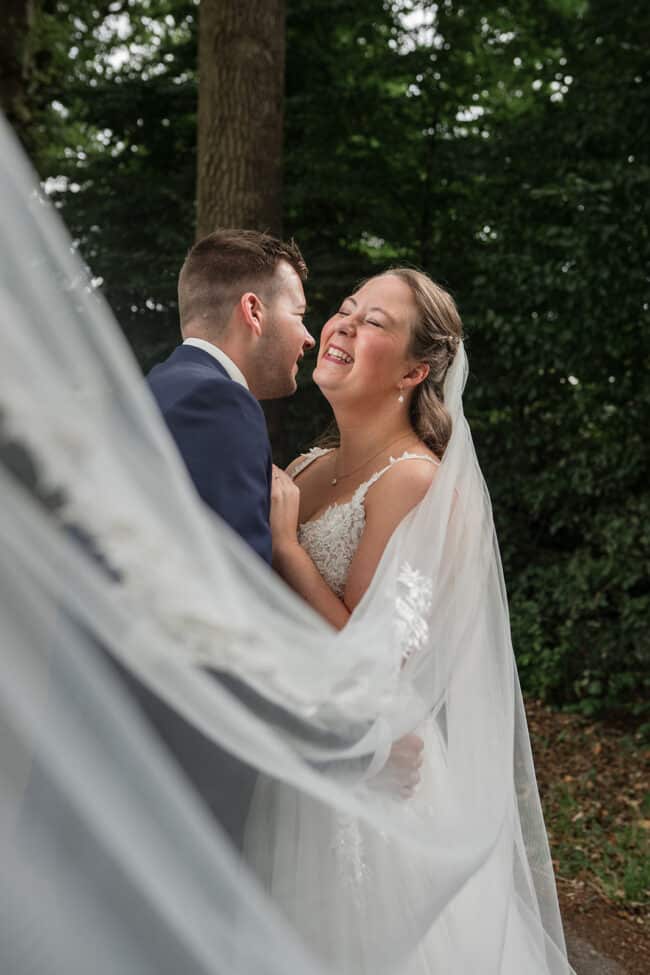 Een kleurrijke bruiloft op het prachtige kasteel bij de Landgoederen Bunnik 