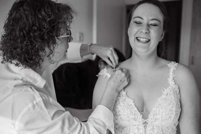 Een kleurrijke bruiloft op het kasteel de Landgoederen Bunnik-Emma Susan Fotografie