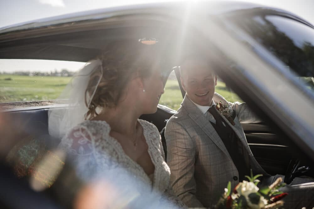 Een zonnige bruiloft op eigen boeren erf in Oud-Alblas!