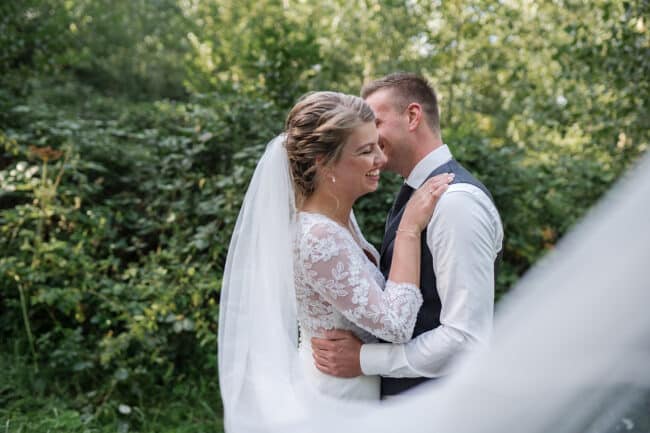 Een zonnige bruiloft op eigen boeren erf in Oud-Alblas! -Emma Susan Fotografie
