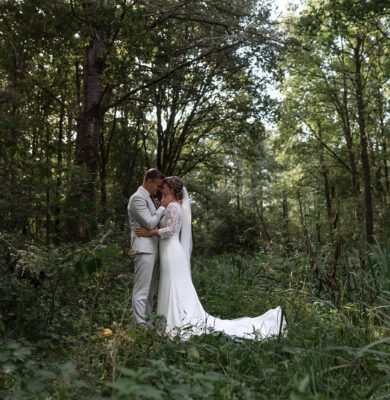 Een zonnige bruiloft op eigen boeren erf in Oud-Alblas!