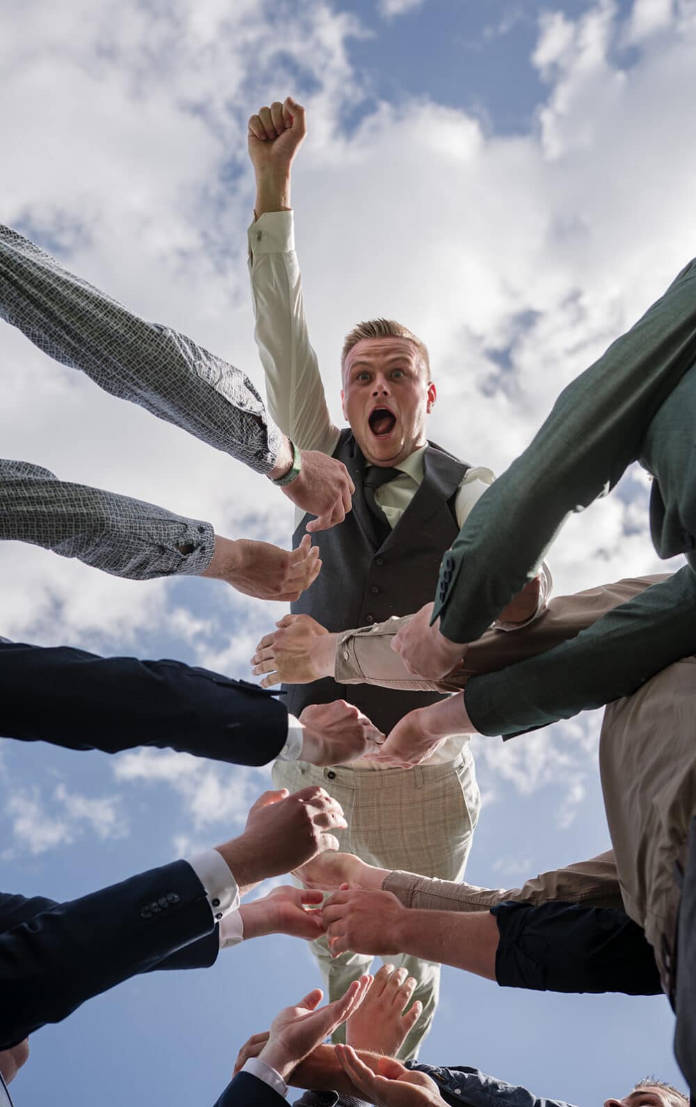 Een zonnige bruiloft op eigen boeren erf in Oud-Alblas!